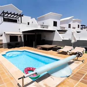 beautiful-and-luxurious-villa-with-heated-pool-and-free.in-canary-islands.com/